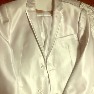Men’s all white three piece suit